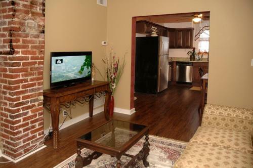 Historic Luxury Two Bedroom Apartment