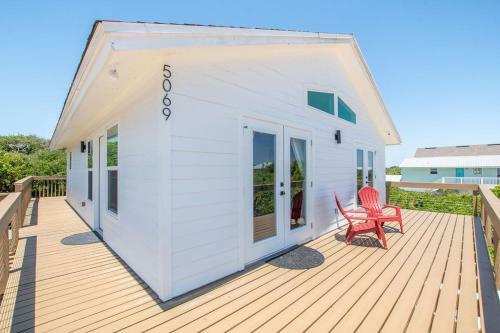 Bright, New Beach House -- 2 Blocks To Beach!