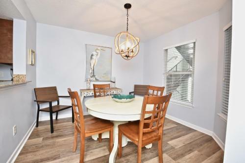 Apartamento Modern And Beachy Second Floor Walk To Beach