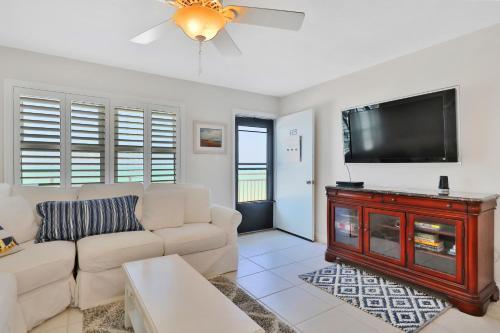 2 Bed 2 Bath Apartment In Tampa Bay