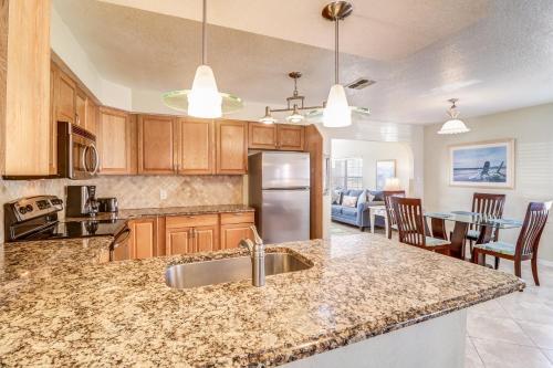 Sunset Beach Home With Pool & Gulf-view Rooftop Deck Home