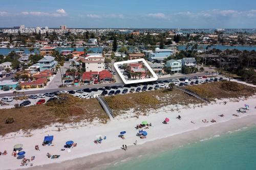 Sunset Beach Home With Pool & Gulf-view Rooftop Deck Home