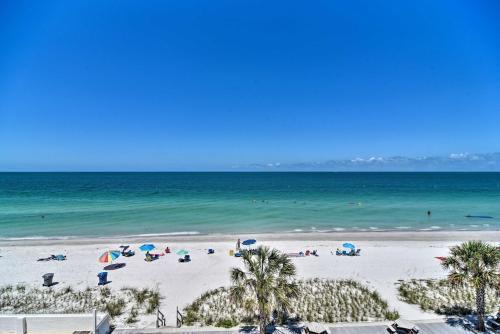 Apartamento Sunny Seaside Condo With Pool And Walk To Beach!
