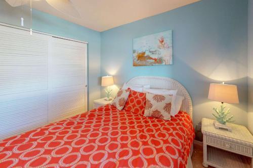 Sea Breeze 106 Beachfront Condo