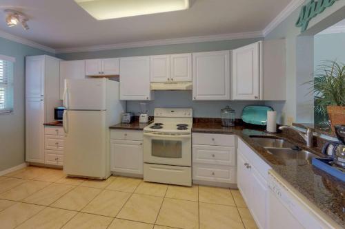 Sea Breeze 106 Beachfront Condo