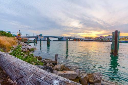 Affordable Beach Condos -three Bed 3 Bath House Home