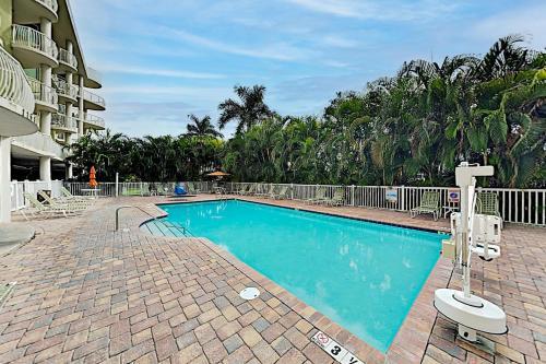 Apartamento Latitude Adjustment - Pool, Hot Tub, Walk To Beach Condo