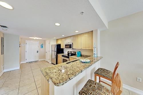 Apartamento Latitude Adjustment - Pool, Hot Tub, Walk To Beach Condo