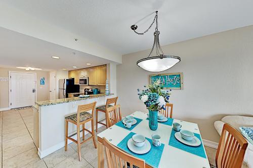 Apartamento Latitude Adjustment - Pool, Hot Tub, Walk To Beach Condo