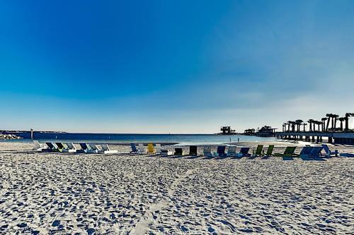 Apartamento Latitude Adjustment - Pool, Hot Tub, Walk To Beach Condo