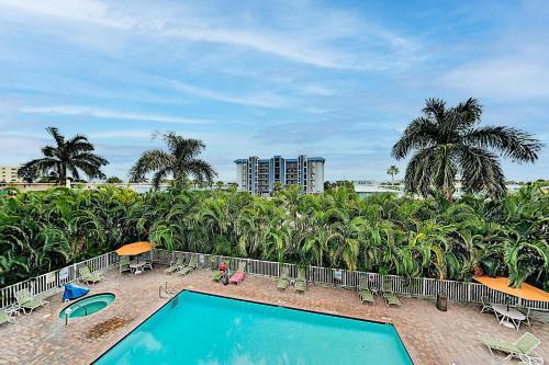 Apartamento Latitude Adjustment - Pool, Hot Tub, Walk To Beach Condo