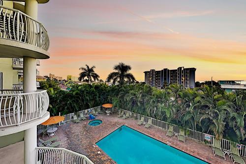 Apartamento Latitude Adjustment - Pool, Hot Tub, Walk To Beach Condo