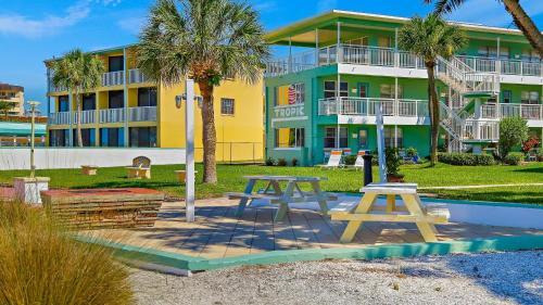 Apartamento Tropic Terrace #41 - Beachfront Rental Apts