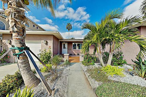 Bayfront Home - Private Dock - 5 Minutes To Beach Home