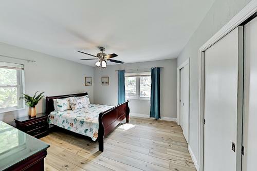Bayfront Home - Private Dock - 5 Minutes To Beach Home