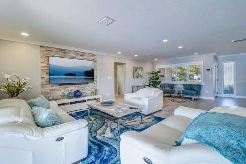 New Listing! Modern Retreat With Private Pool & Dock Home