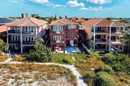 Gulf-front Estate With Pool & Direct Beach Access Home