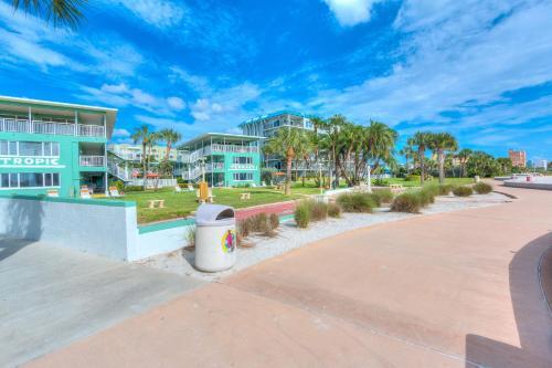 Apartamento Tropic Terrace #4 - Beachfront Rental Apts