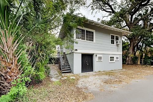 Apartamento Golden Getaway - Charming Home In Historic Enclave Duplex