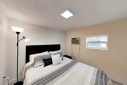 Apartamento Golden Getaway - Charming Home In Historic Enclave Duplex