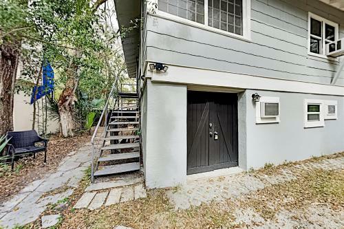 Apartamento Golden Getaway - Charming Home In Historic Enclave Duplex