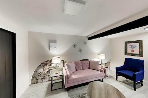Apartamento Golden Getaway - Charming Home In Historic Enclave Duplex