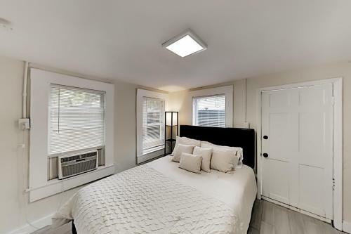 Apartamento Golden Getaway - Charming Home In Historic Enclave Duplex