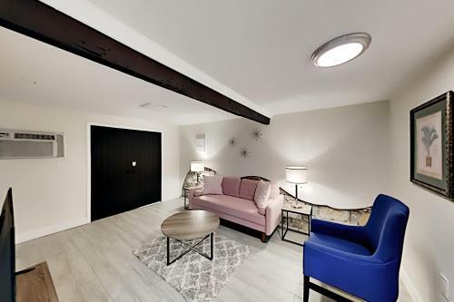 Apartamento Golden Getaway - Charming Home In Historic Enclave Duplex