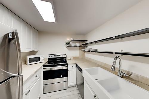 Apartamento Golden Getaway - Charming Home In Historic Enclave Duplex