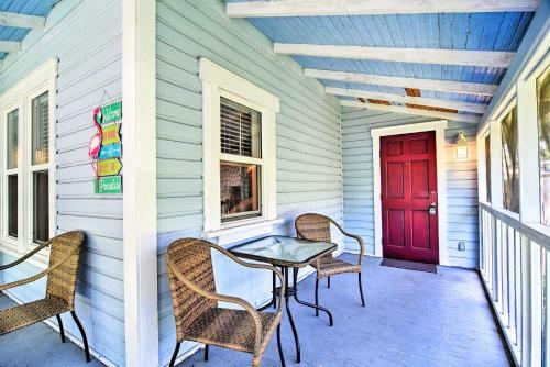Old St Pete Bungalow - Downtown 1 Mi, Beach 8 Mi!