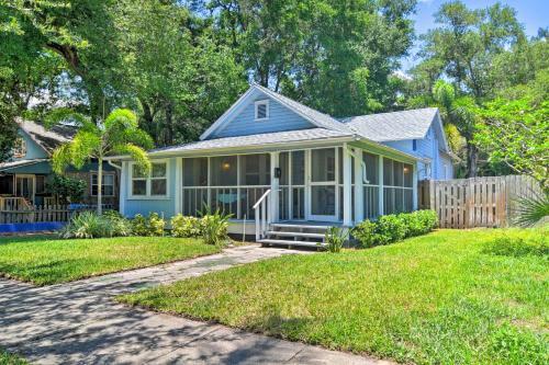Old St Pete Bungalow - Downtown 1 Mi, Beach 8 Mi!