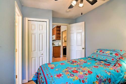 Old St Pete Bungalow - Downtown 1 Mi, Beach 8 Mi!