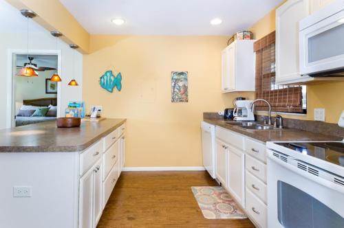 Quiet Spacious Condo Near Famous Bowman's Beach - Blind Pass G203