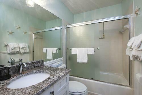 Beach Condo Within Walking Distance To Bowmans Beach A102