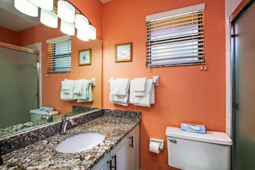 Beach Condo Within Walking Distance To Bowmans Beach A102