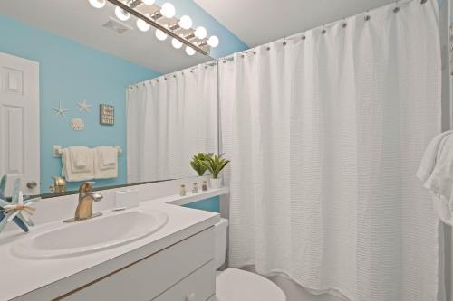 Quiet Spacious Resort Condo Near Bowmans Beach - Blind Pass E109