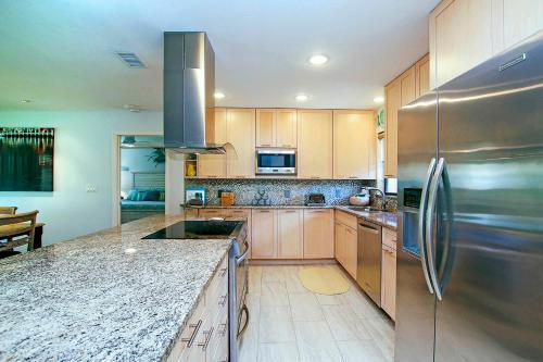 Beach Resort Condo Near World Renowned Bowmans Beach - Blind Pass B202