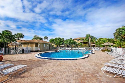 Beach Resort Condo Near World Renowned Bowmans Beach - Blind Pass B202