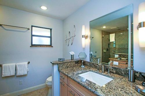 Beach Resort Condo Near World Renowned Bowmans Beach - Blind Pass B202