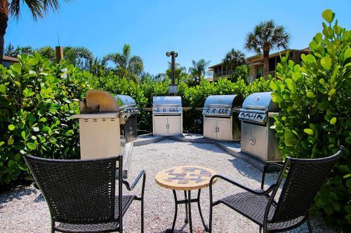 Beach Resort Condo Near World Renowned Bowmans Beach - Blind Pass B202