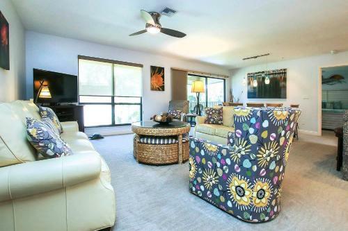 Beach Resort Condo Near World Renowned Bowmans Beach - Blind Pass B202