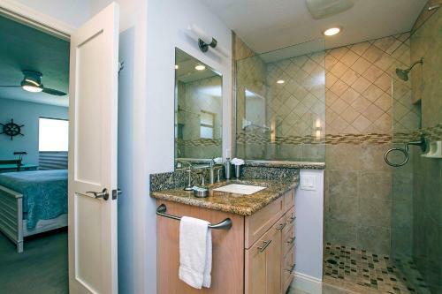 Beach Resort Condo Near World Renowned Bowmans Beach - Blind Pass B202