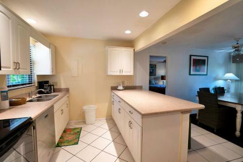 Family Style Beach Resort Condo On Quiet West End A104