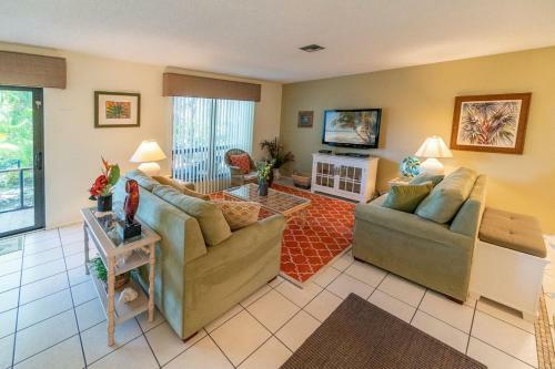 Family Style Beach Resort Condo On Quiet West End A104