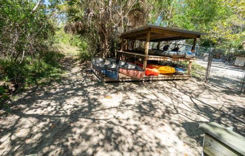 Family Style Beach Resort Condo On Quiet West End A104