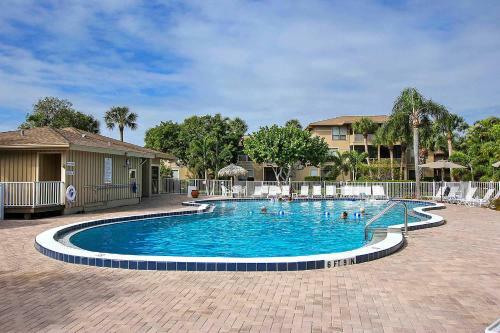 Beach Resort Condo On Sanibel's Secluded West End - Blind Pass C210