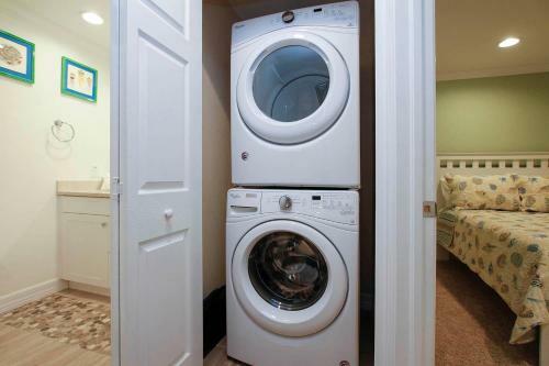 Beach Resort Condo On Sanibel's Secluded West End - Blind Pass C210