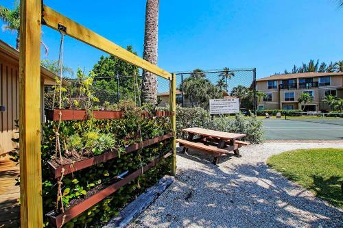 Beach Resort Condo On Sanibel's Secluded West End - Blind Pass C210