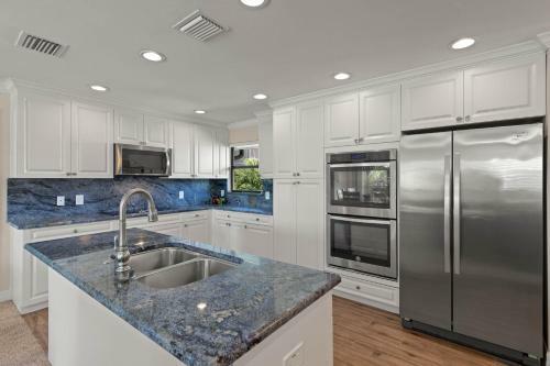 Beach Resort Condo On Sanibel's Secluded West End - Blind Pass C210