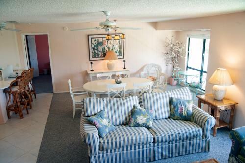 Blind Pass Condo E210 On Beautiful Sanibel Island